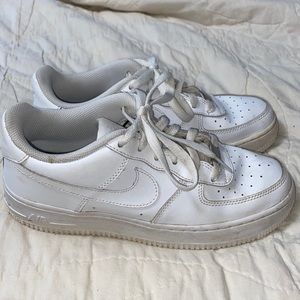 White AIR FORCE 1’s